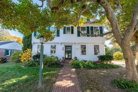 38 Chapel Dr, New London, CT 06320