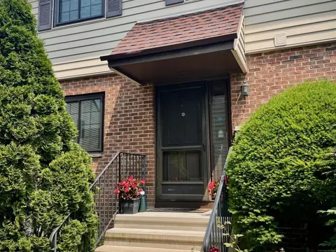 202 Soundview Ave #3, Stamford, CT 06902
