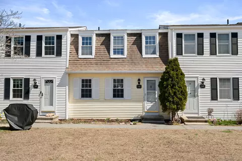 7 Lakeside Dr #O, Ledyard, CT 06339