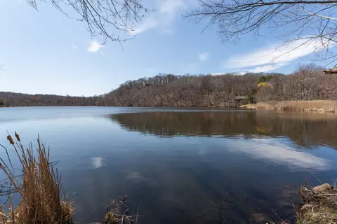 175 Twin Lakes Rd, North Branford, CT 06471
