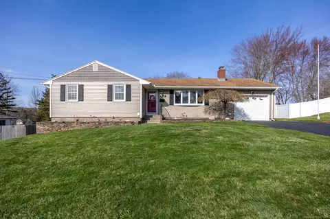 95 Aspen Dr, Middletown, CT 06457