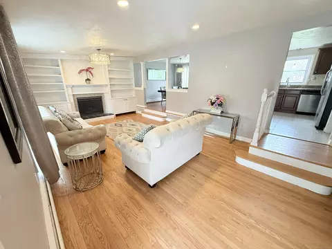 74 Robin Rd, Windsor, CT 06095
