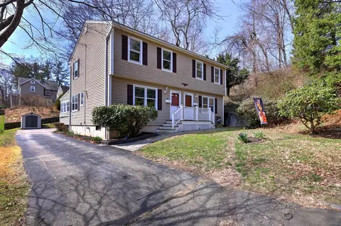 9 Hart Ln, Ansonia, CT 06401