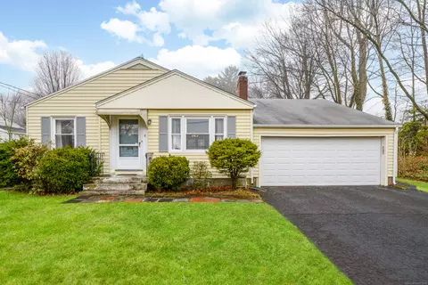 6 Hepburn Rd, Hamden, CT 06517