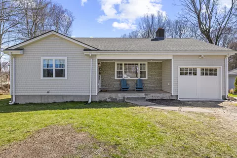 596 Bush Hill Rd, Manchester, CT 06040