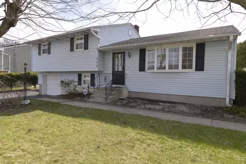 886 Woodtick Rd, Waterbury, CT 06705