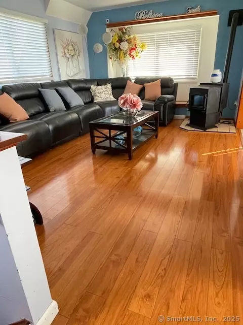 595 Bucks Hill Rd, Waterbury, CT 06704