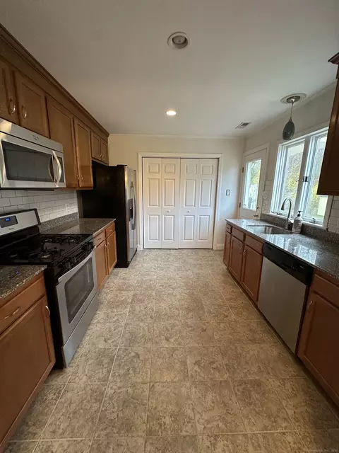13 Alpha St, Milford, CT 06460