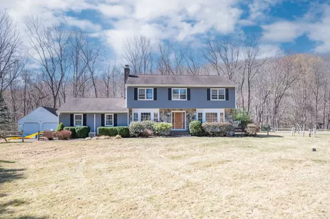 14 Chapman Pl, Redding, CT 06896