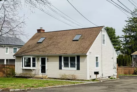 129 Dora St, Stamford, CT 06902