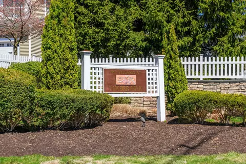 31 Caldwell Ter #31, Danbury, CT 06810