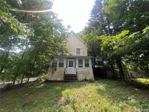 82 Hemlock St, West Haven, CT 06516