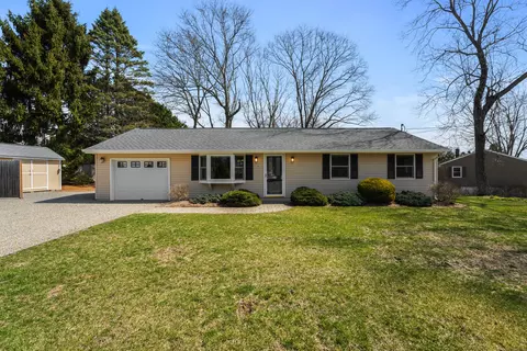 99 Massachusetts Rd, Oakdale, CT 06370