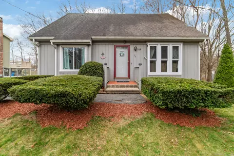 36 Cadbury Pl, Naugatuck, CT 06770