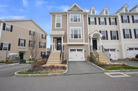 19 Putnam Ln #19, Danbury, CT 06810