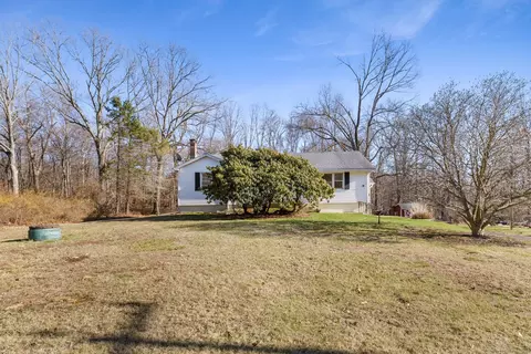 40 Sipples Hill Rd, Moodus, CT 06469