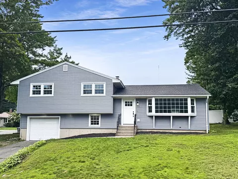 8 Linda Ct, Naugatuck, CT 06770