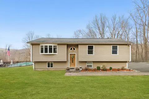 17 Sherry Ln, New Fairfield, CT 06812