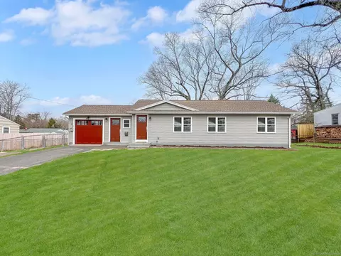 25 Sun St, Enfield, CT 06082