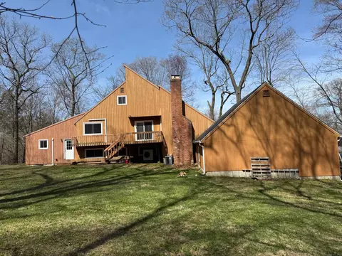 953 Rainbow Trl, Orange, CT 06477