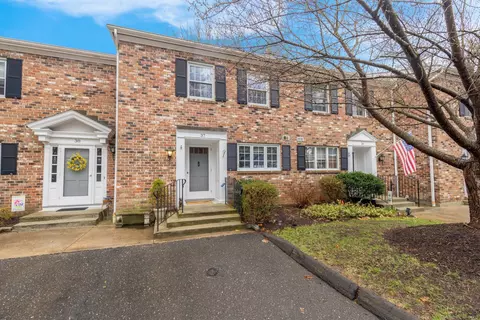 37 Tunxis Vlg #37, Farmington, CT 06032