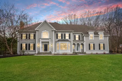 42 Old Stone Xing, Simsbury, CT 06092