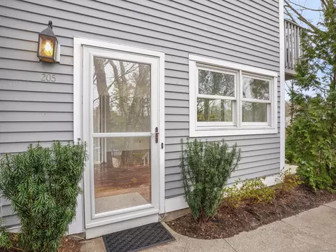 351 Pemberwick Rd #205, Greenwich, CT 06831