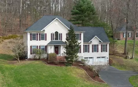 170 Rampart Dr, Glastonbury, CT 06033