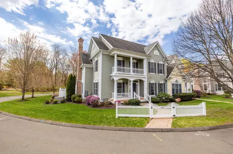 2 Pennington Dr #2, Simsbury, CT 06070