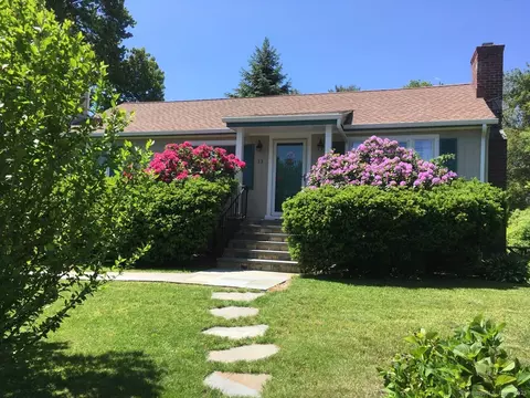 33 Frank St, Trumbull, CT 06611