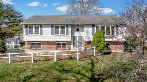 146 N Hill Rd, North Haven, CT 06473