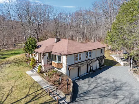 39 New Milford Rd W, Bridgewater, CT 06752