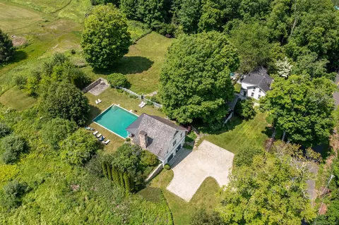 253 Tophet Rd, Roxbury, CT 06783