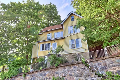 7 Ashley St, Waterbury, CT 06704