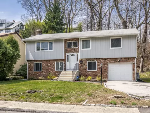 39 Underhill St, Stamford, CT 06902