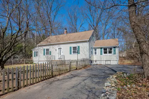 7 N Forest Cir, West Haven, CT 06516