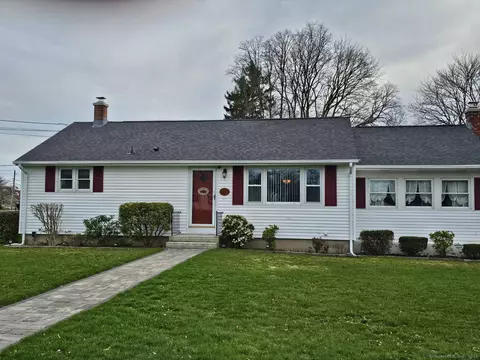 1 Graham St, Waterford, CT 06385