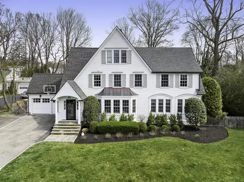 9 Beach Dr, Darien, CT 06820
