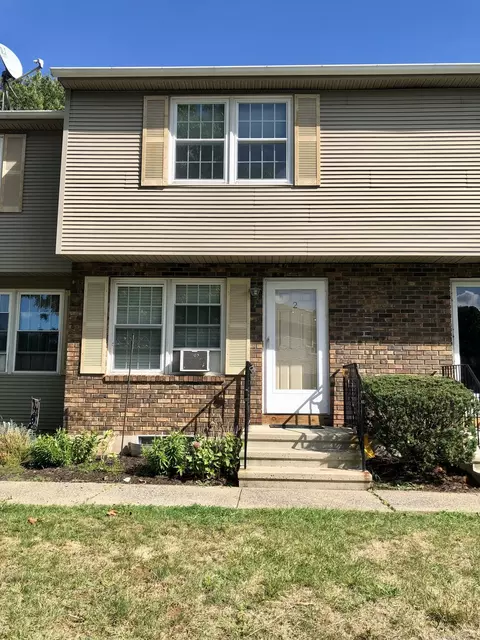 6 Countryside Ln #2, Middletown, CT 06457