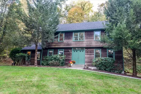 129 Hanover Rd # A, Newtown, CT 06470