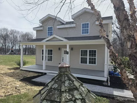 16 Bayberry Ln, Danbury, CT 06811