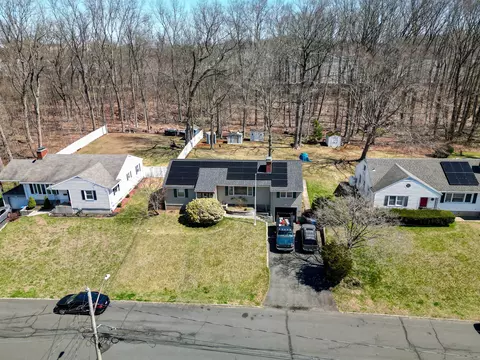 135 Robindale Dr, New Britain, CT 06053