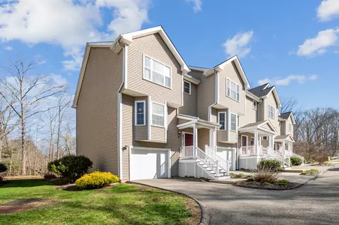 124 Constitution St #5, Wallingford, CT 06492