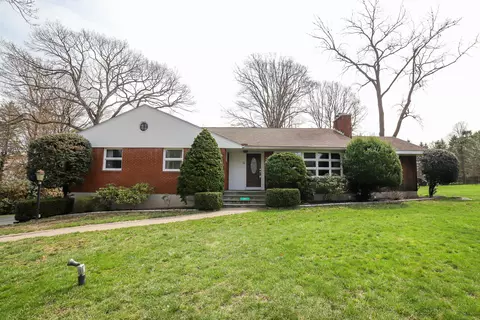 52 Hilltop Dr, Shelton, CT 06484