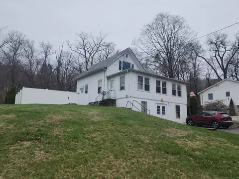 8 Skinner St, East Hampton, CT 06424