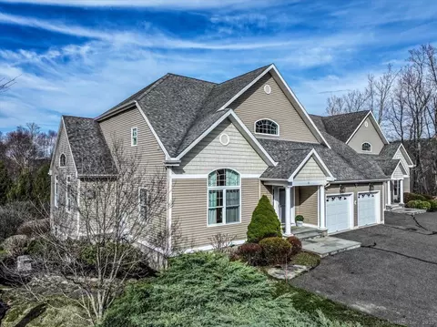 15 Harmony Trl #15, New Milford, CT 06776
