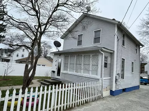 44 Rowan St, Danbury, CT 06810