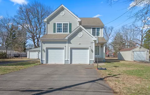 180 Roseleah Ave, Newington, CT 06111