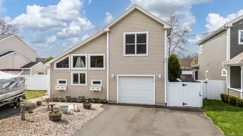 28 Whitney Ln, Berlin, CT 06037