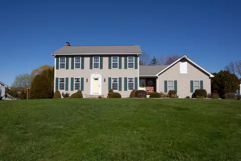 15 Pheasant Ln, Suffield, CT 06078